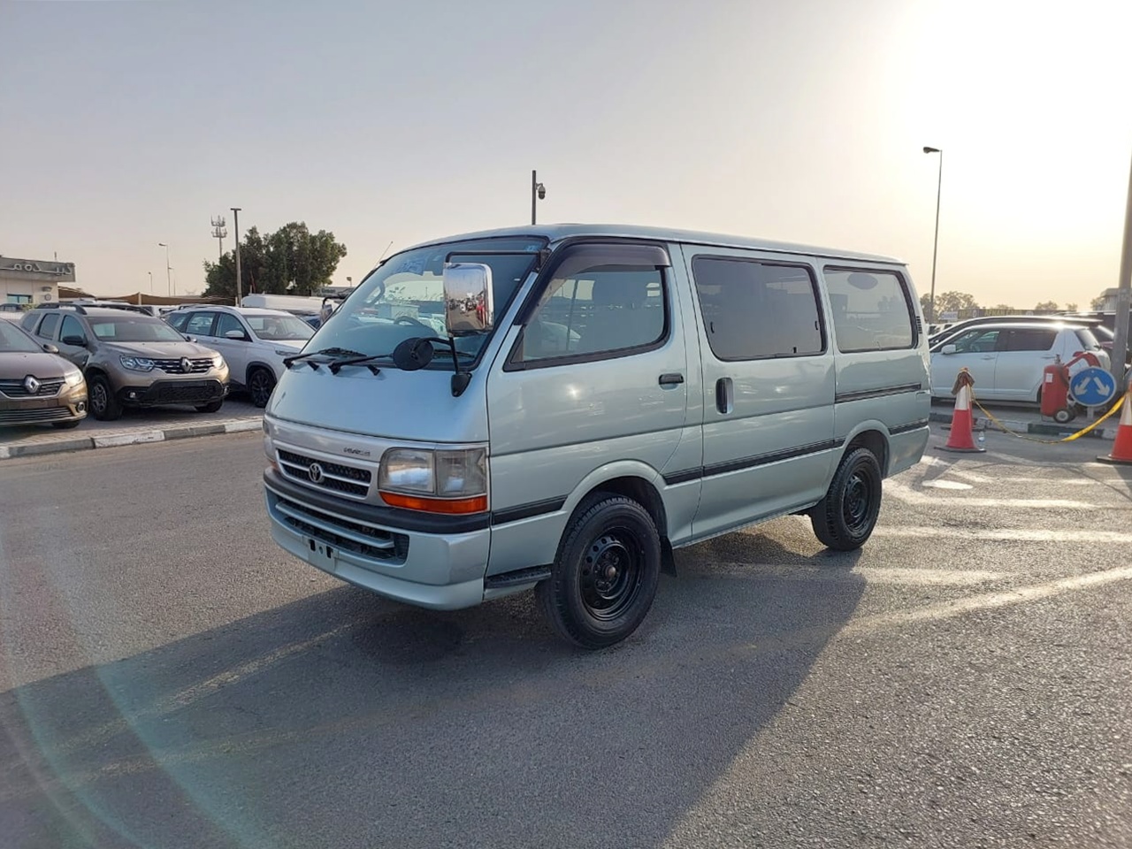TOYOTA HIACE