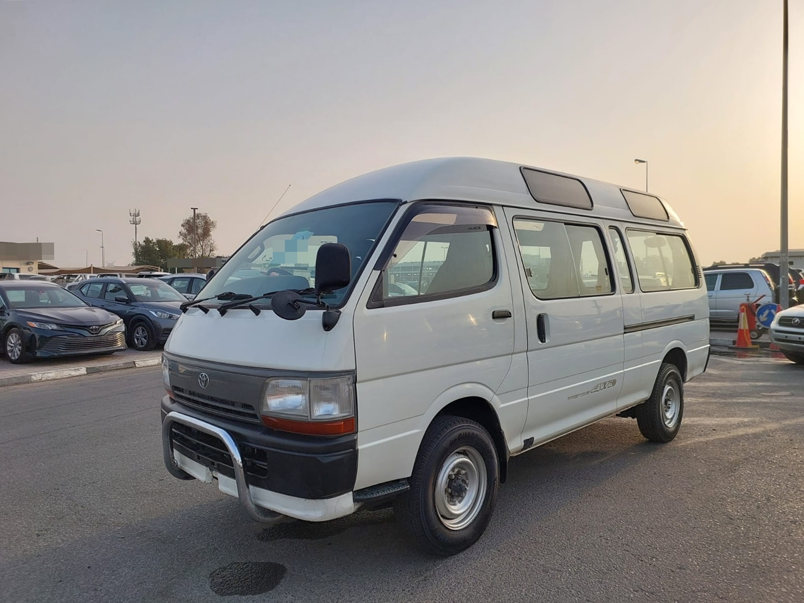 TOYOTA HIACE