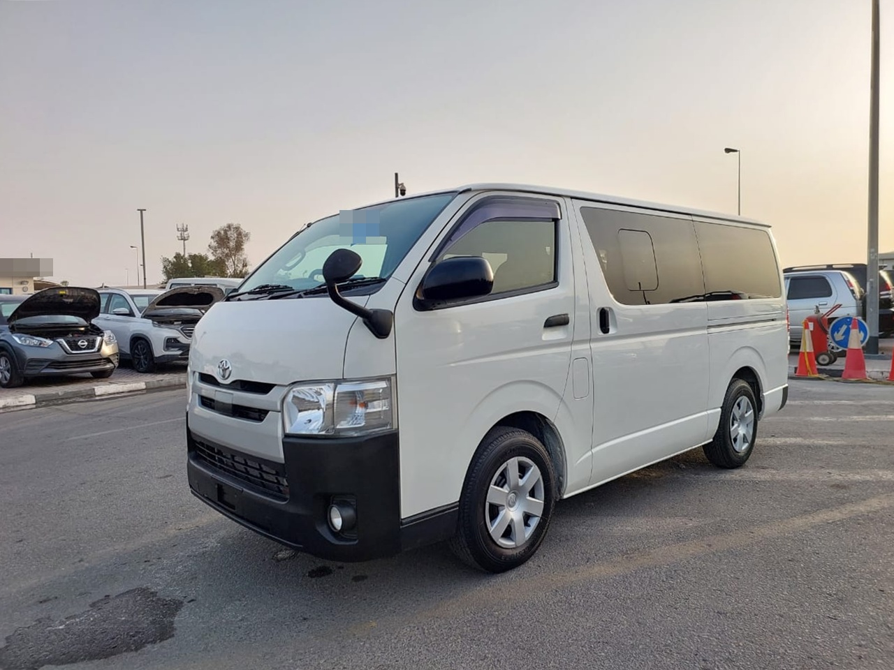 TOYOTA HIACE