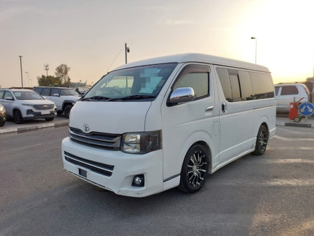 TOYOTA HIACE