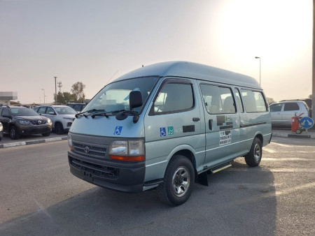 TOYOTA HIACE