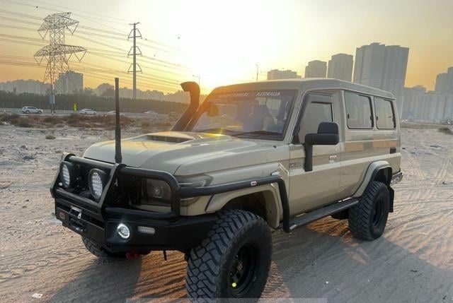 TOYOTA Land Cruiser