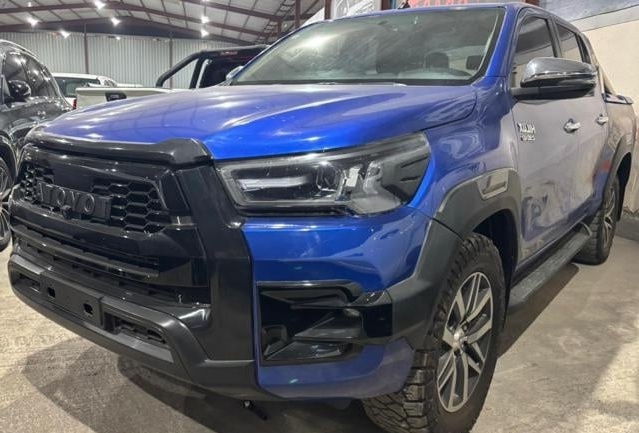 TOYOTA Hilux
