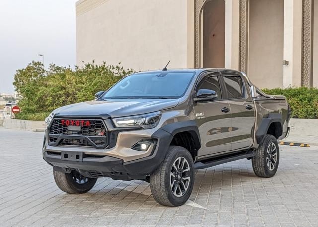 TOYOTA Hilux