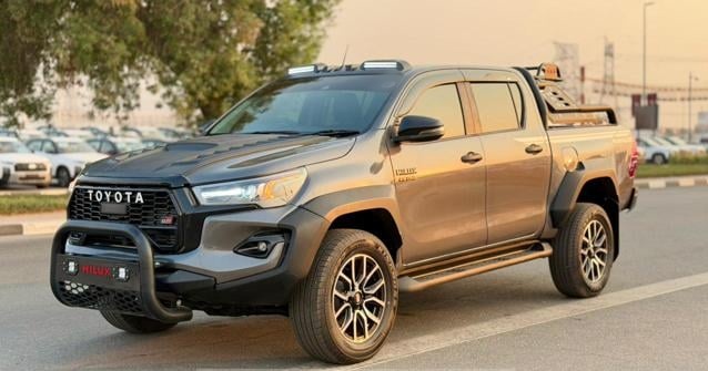 TOYOTA Hilux