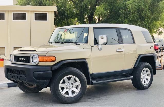TOYOTA FJ CRUISER