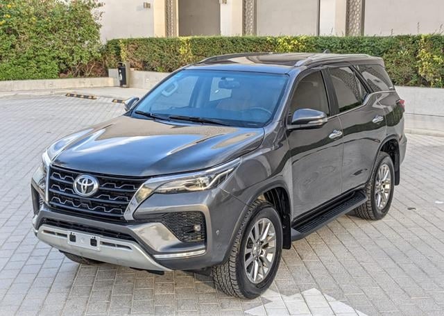 TOYOTA Fortuner