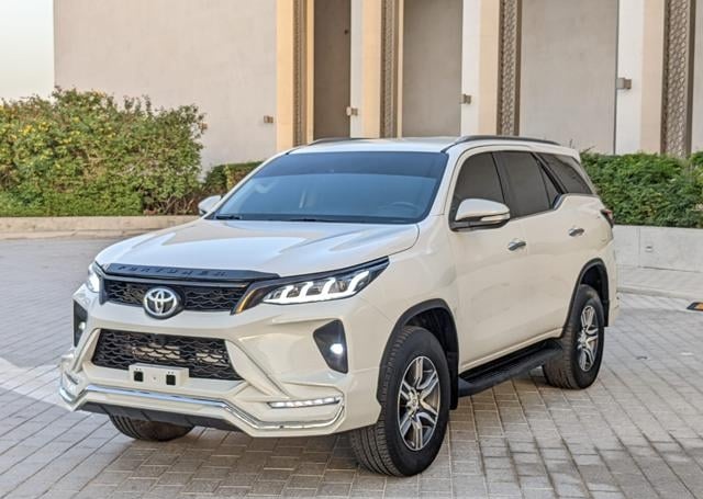 TOYOTA Fortuner