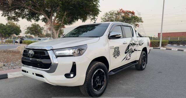TOYOTA Hilux