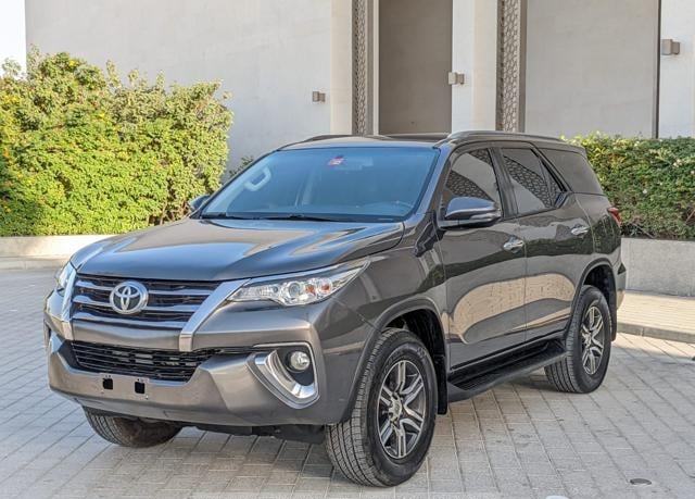 TOYOTA Fortuner